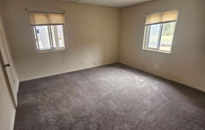 3 beds, 2 baths, 1,300 sqft, $1,100, Unit 204-B