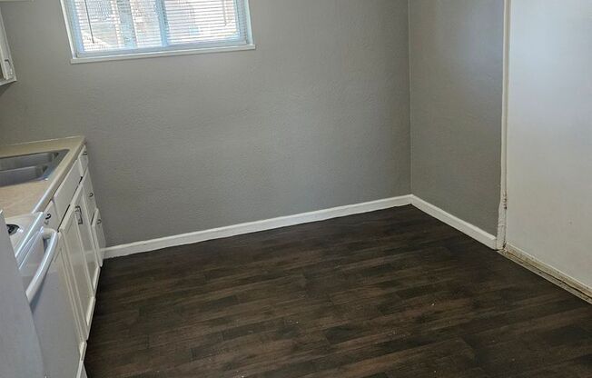 2 beds, 1 bath, 750 sqft, $1,020, Unit B08 1050 01
