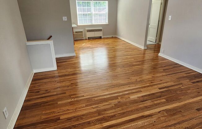 2 beds, 1 bath, 897 sqft, $2,335, Unit G-20