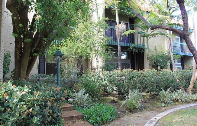 1084 PALO VERDE AVE