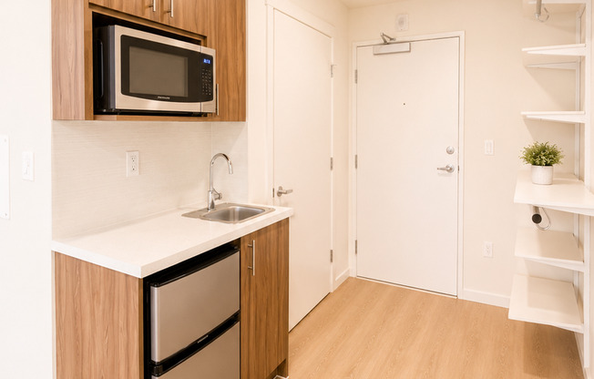 Studio, 1 bath, 175 sqft, $999, Unit 215