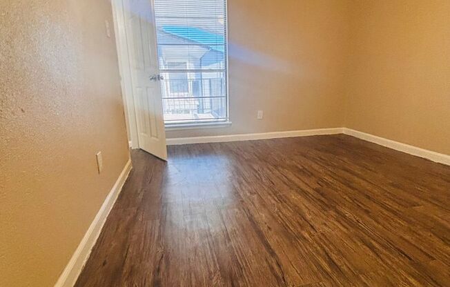 1 bed, 1 bath, 700 sqft, $1,250, Unit 2100