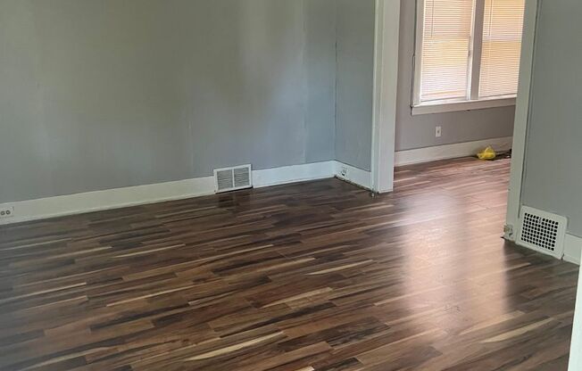 2 bedroom/ 1 bathroom unit!