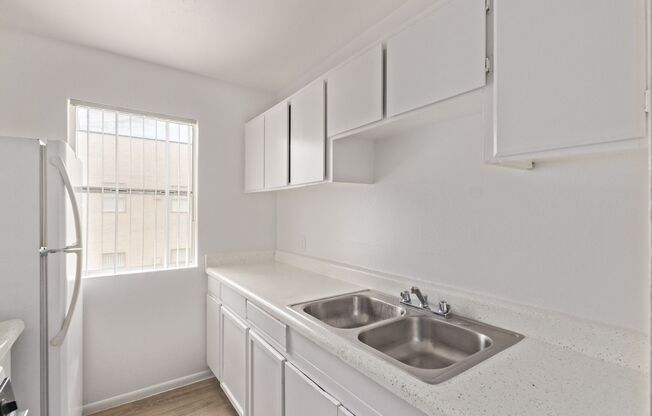 2 beds, 1 bath, 700 sqft, $1,150, Unit 221