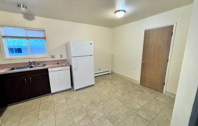 2 beds, 1 bath, 900 sqft, $1,450, Unit Unit 3