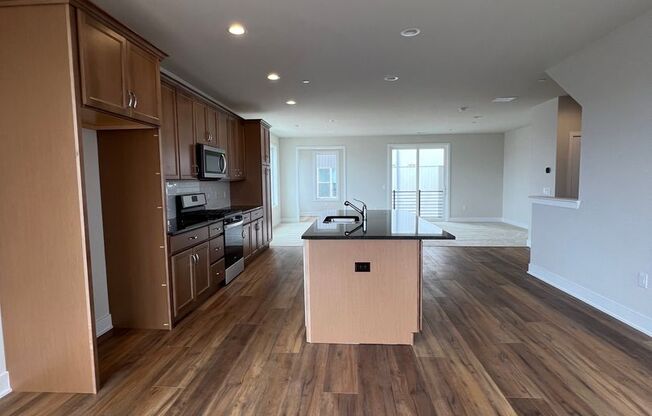 Gorgeous 3BD/2.5BA Waterfront Townhome!