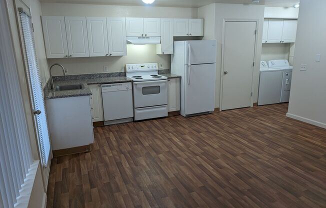 1 bed, 1 bath, 600 sqft, $1,050, Unit 210