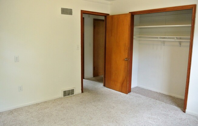 4 beds, 1.5 baths, $1,295, Unit Main floor