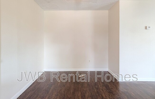 5202 LA VENTURA CT E