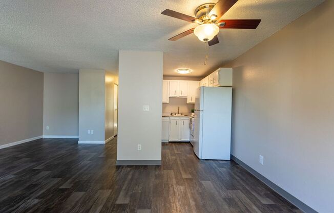 2 beds, 1 bath, 735 sqft, $1,695, Unit 07