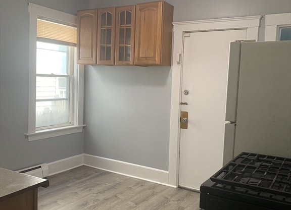 3 beds, 1 bath, 1,100 sqft, $2,800, Unit 1