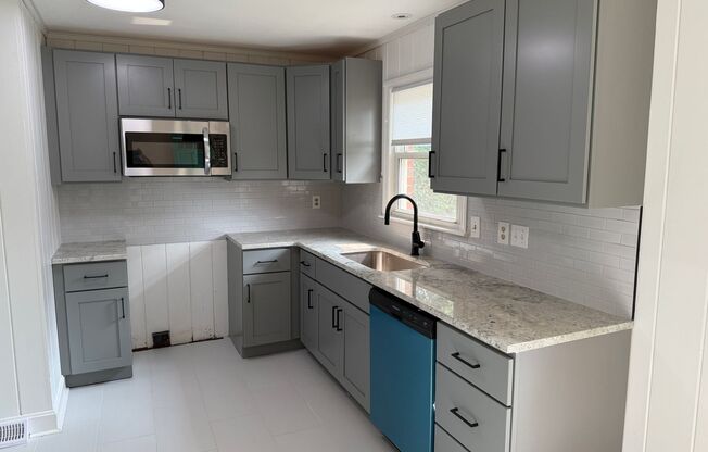 Charming Duplex At 1508 Woodhill