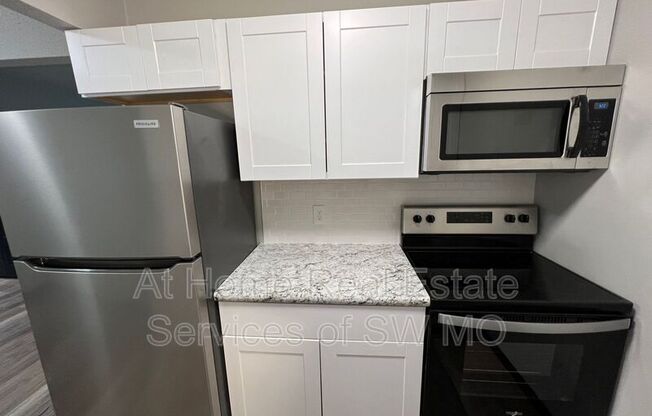 1242 E Cherry