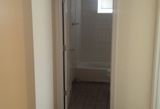 1 bed, 1 bath, 614 sqft, $2,300, Unit 03-B1