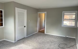 3 beds, 1 bath, $1,475, Unit 527 W Madison