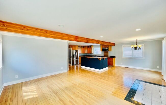 5 beds, 3.5 baths, $3,900