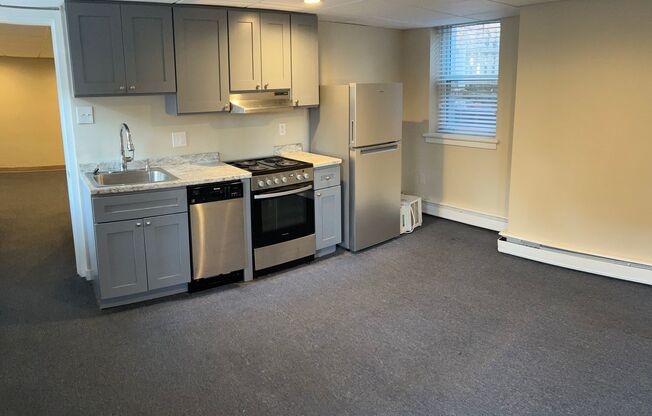 2 beds, 1 bath, 800 sqft, $1,900, Unit LL East 2bd