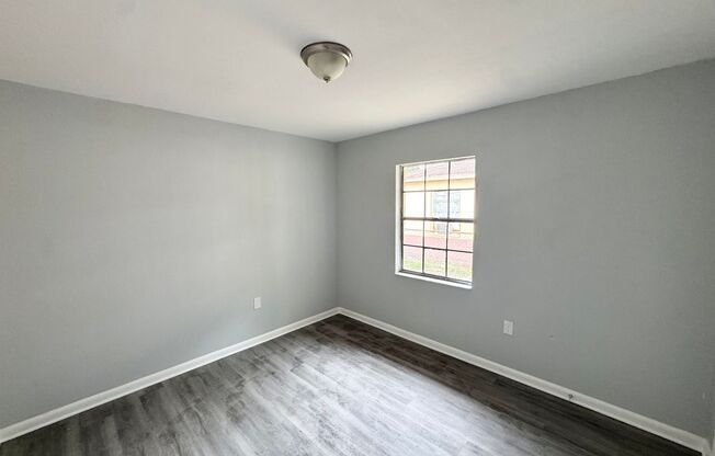 Spacious 2BR/1BA Unit Available !