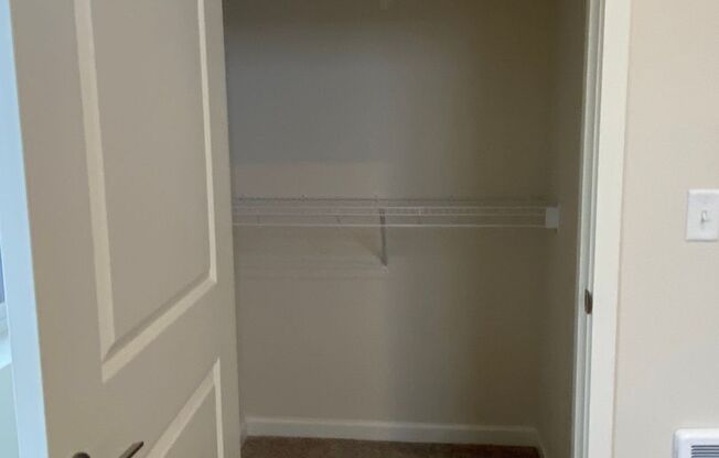 3 beds, 2 baths, 1,211 sqft, $2,400, Unit 3910-202