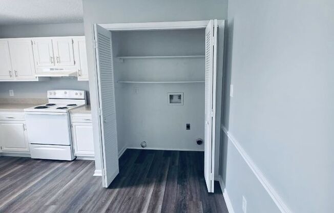 2 beds, 1.5 baths, 880 sqft, $995, Unit 411
