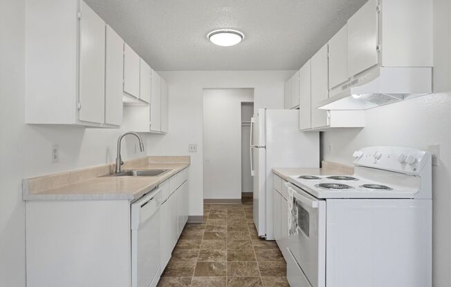 2 beds, 1 bath, 1,000 sqft, $1,275, Unit 11