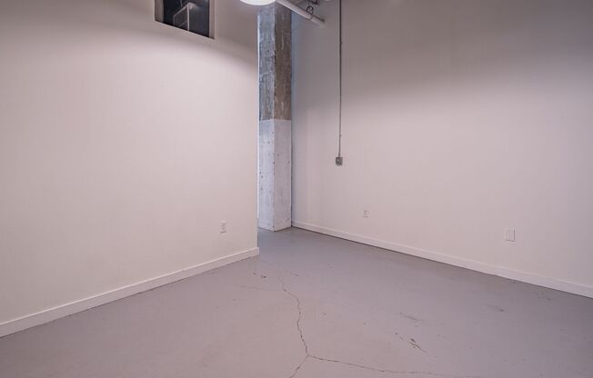 1 bed, 1 bath, $2,200, Unit #16