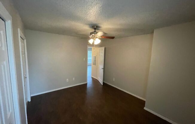 2 beds, 1 bath, 800 sqft, $990, Unit 224