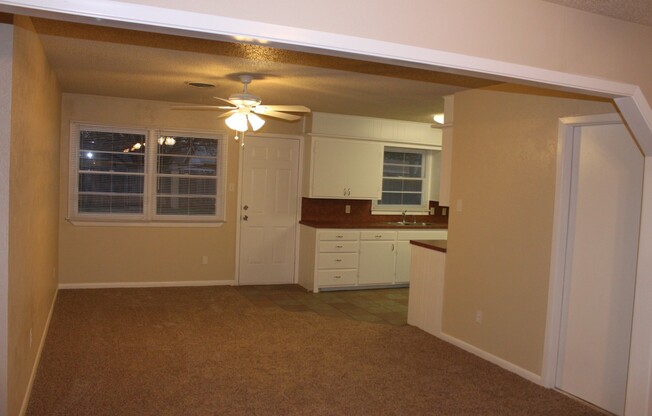 3 beds, 2 baths, $1,100