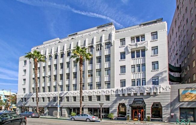 Charming 1 Bed in Historic Lafayette Building – Prime Downtown Long Beach!
