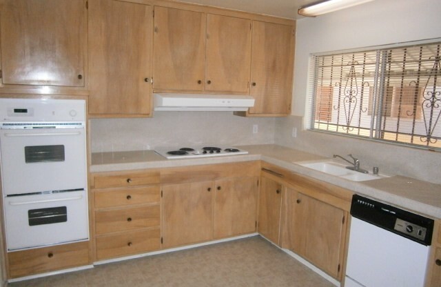 3 Bedrooms/2 Bathrooms Single Story Home in San Diego