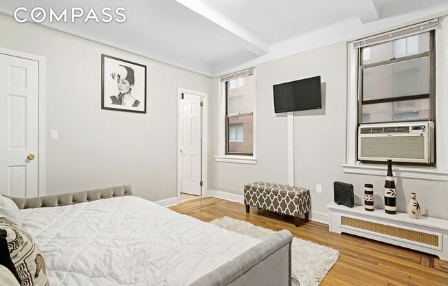 142 E 49 ST