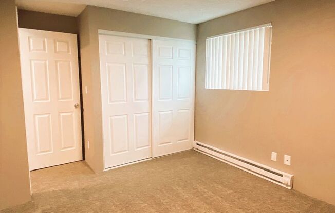 2 beds, 1 bath, 830 sqft, $1,285, Unit O-244