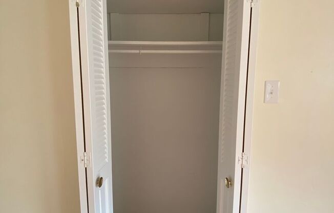 1 bed, 1 bath, 572 sqft, $1,510, Unit Old King Edward 86