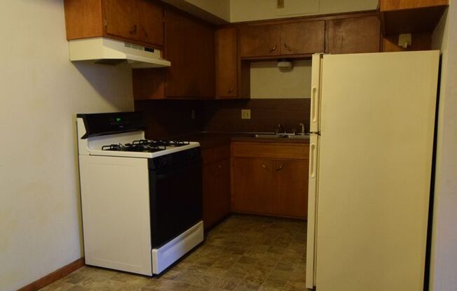 2 beds, 1 bath, 750 sqft, $824, Unit 4