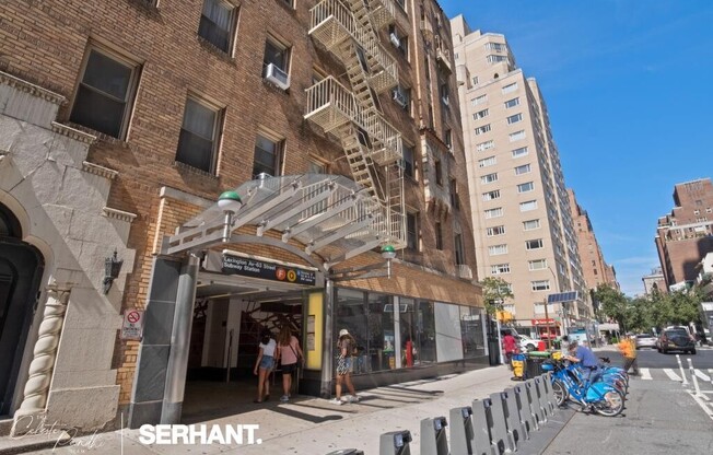 2 beds, 1 bath, 1,000 sqft, $5,500, Unit 15B