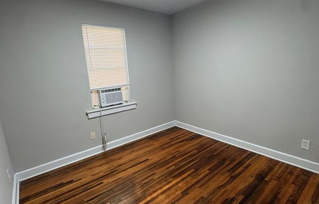 Spacious 2bedroom Duplex $500.00 off first months Rent