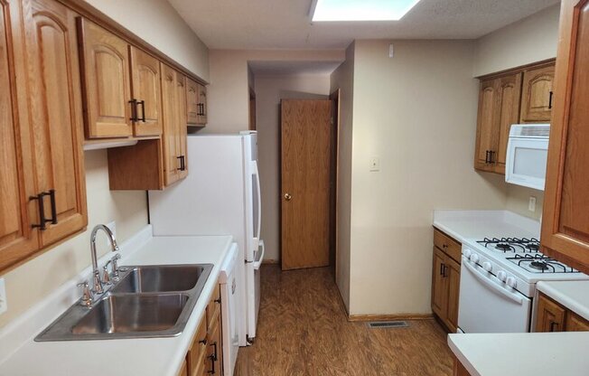 933 BREEZEWOOD CIR