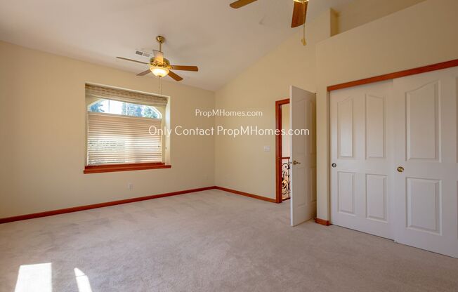 Charming & Spacious Two Story Home In N Portland!