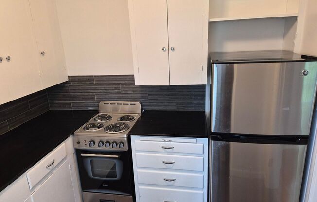 1 bed, 1 bath, 691 sqft, $1,410, Unit 60