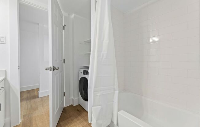 2 beds, 1 bath, 950 sqft, $2,750, Unit 705