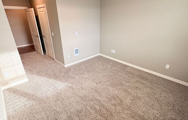 3 beds, 2 baths, 1,190 sqft, $2,395, Unit 208