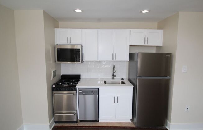 Studio, 1 bath, 389 sqft, $1,840, Unit 1845-711