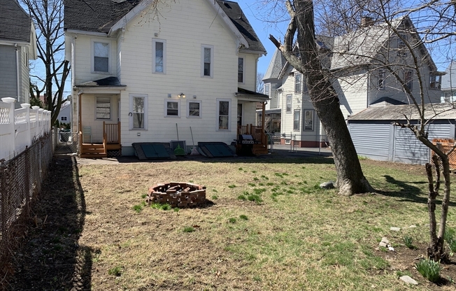 5 beds, 2.5 baths, 2,500 sqft, $4,900, Unit 1