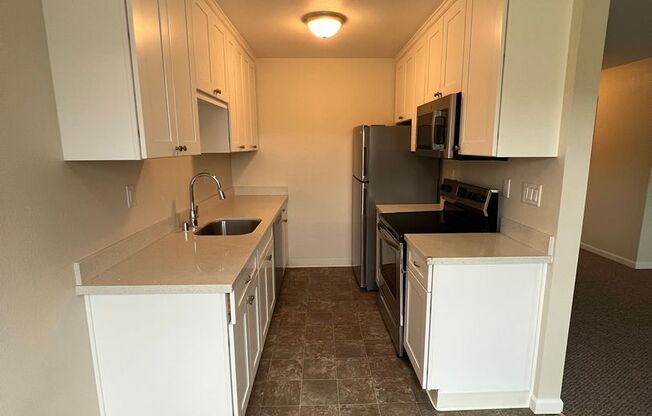 2 beds, 1 bath, 850 sqft, $2,895, Unit 777-291