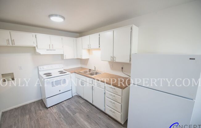 2 beds, 1 bath, 840 sqft, $1,100, Unit 16