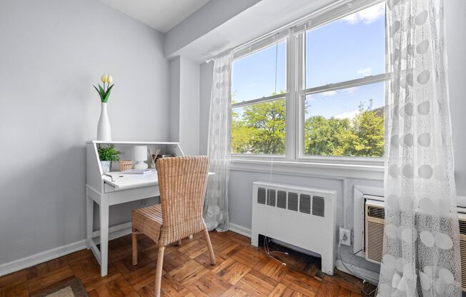 2 beds, 1 bath, 930 sqft, $1,625, Unit 415