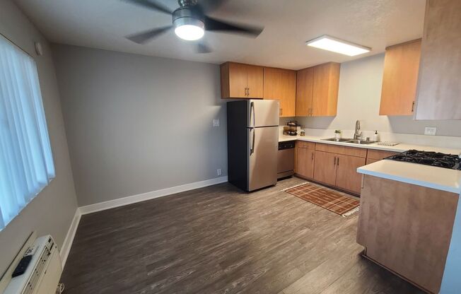 2 beds, 1 bath, 950 sqft, $2,795, Unit 1720-10