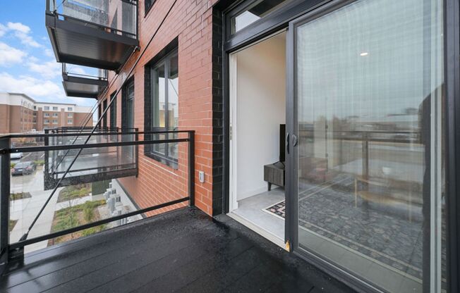 1 bed, 1 bath, 703 sqft, $1,750, Unit 215