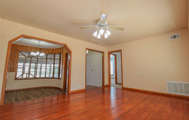 2 beds, 1 bath, $1,350