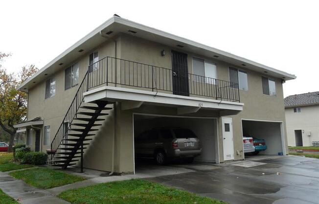 Upstairs, Spacious 2 Bedroom 1 Bath Condo in North San Jose